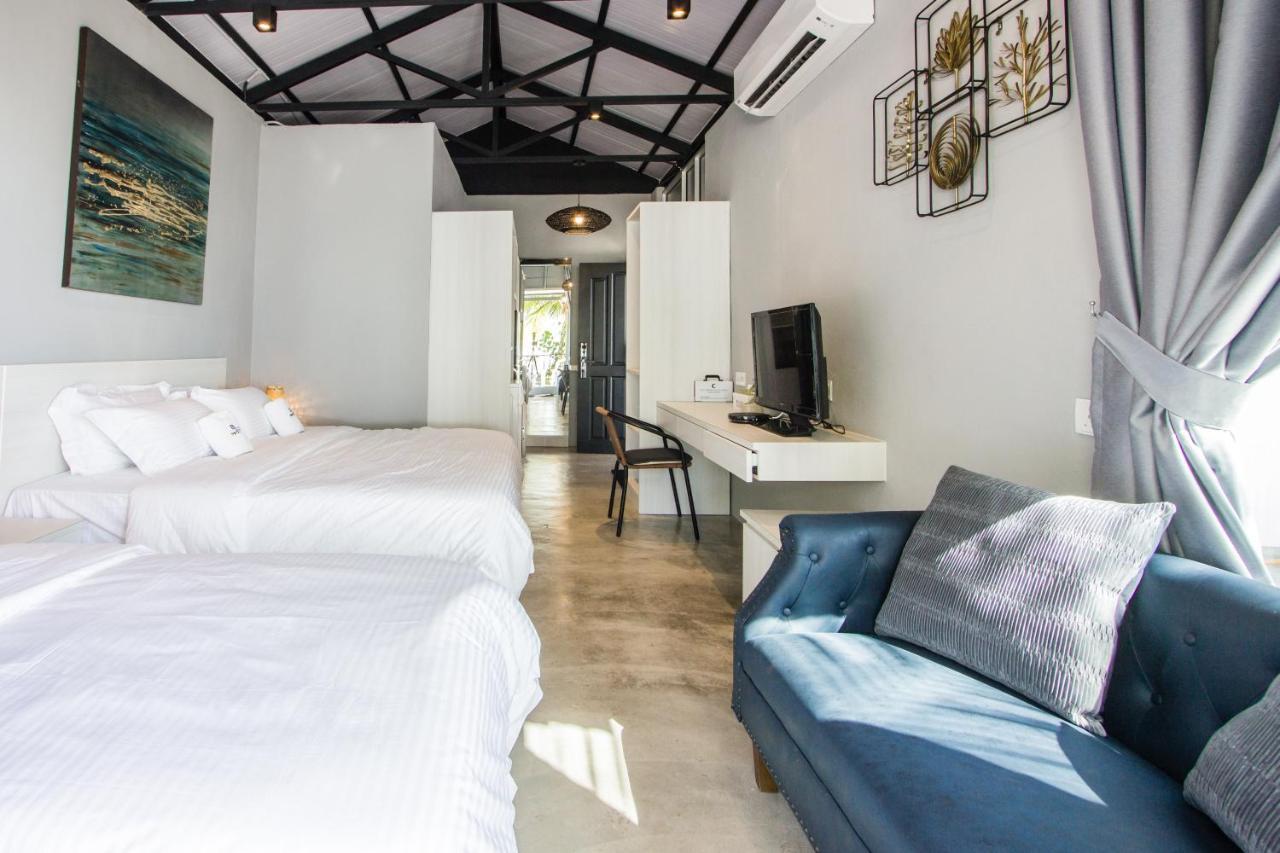 Beachboy Chalet By The Beach Bukit Lada Exteriér fotografie