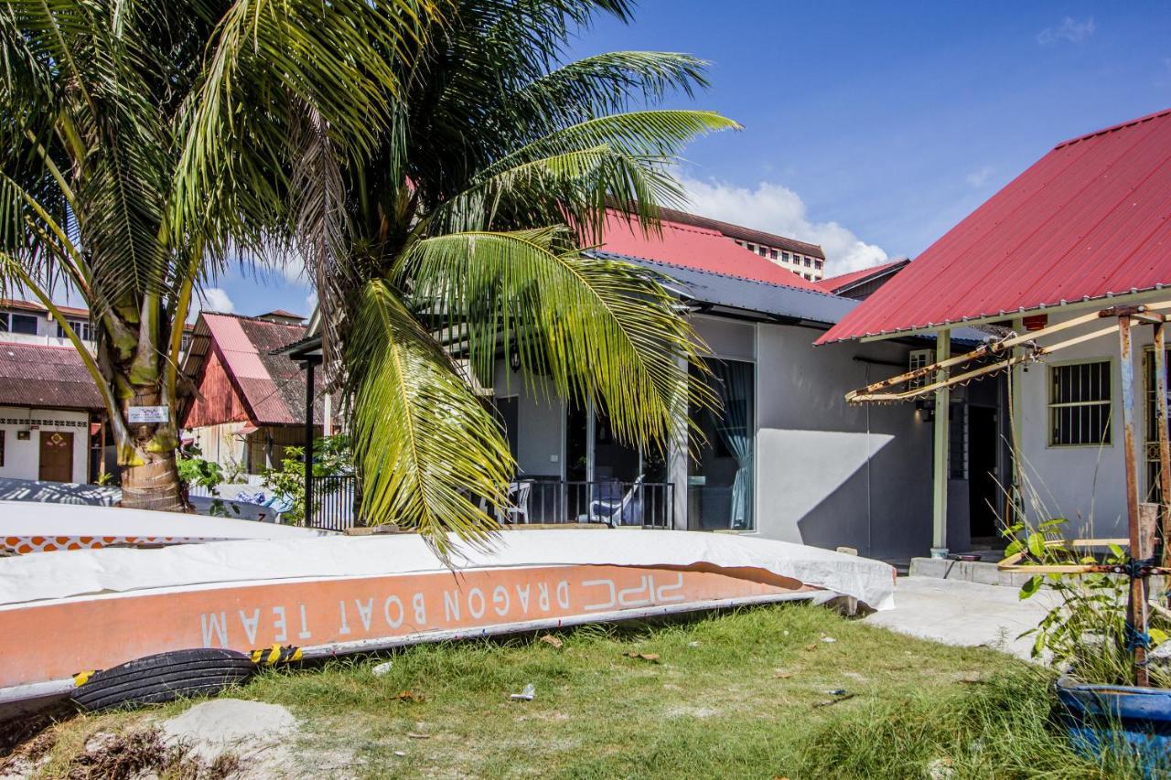 Beachboy Chalet By The Beach Bukit Lada Exteriér fotografie
