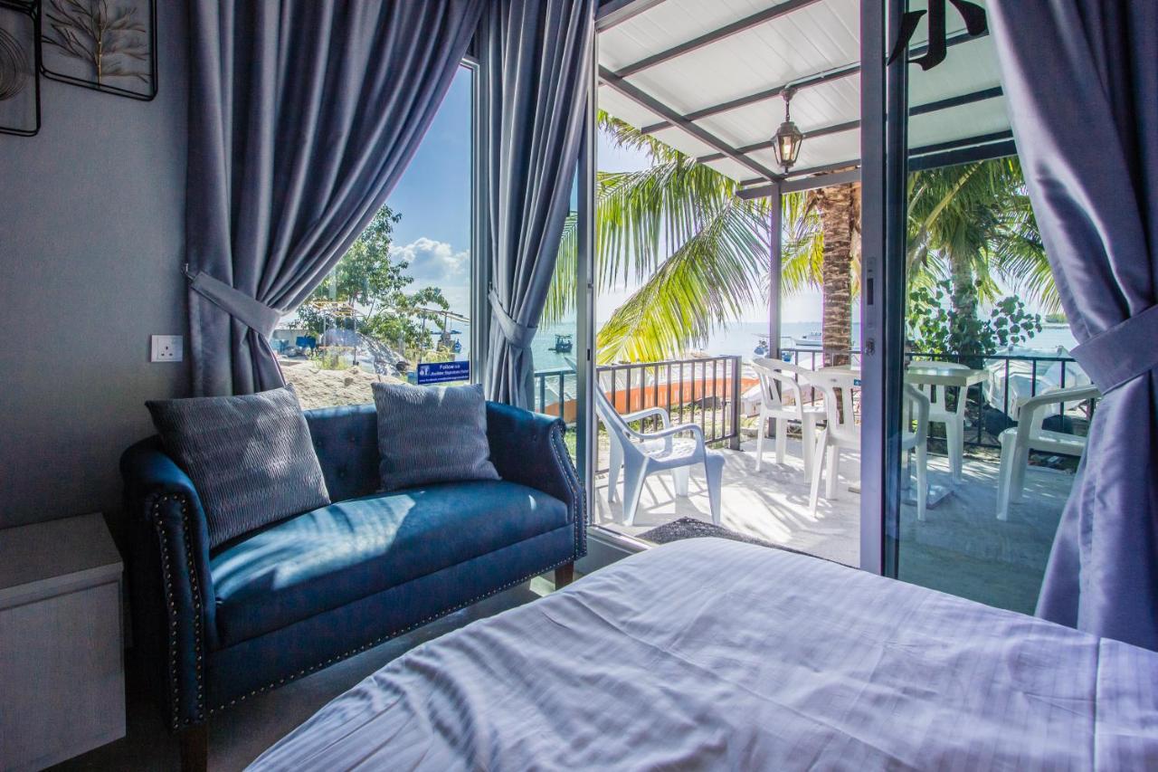 Beachboy Chalet By The Beach Bukit Lada Exteriér fotografie